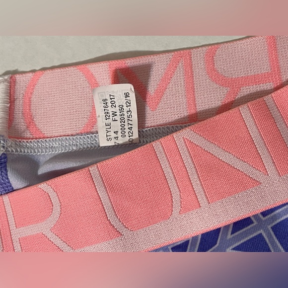 Under Armour spectacular Workout Shorts. Excellent condition. Purple and pinkish - Picture 4 of 8